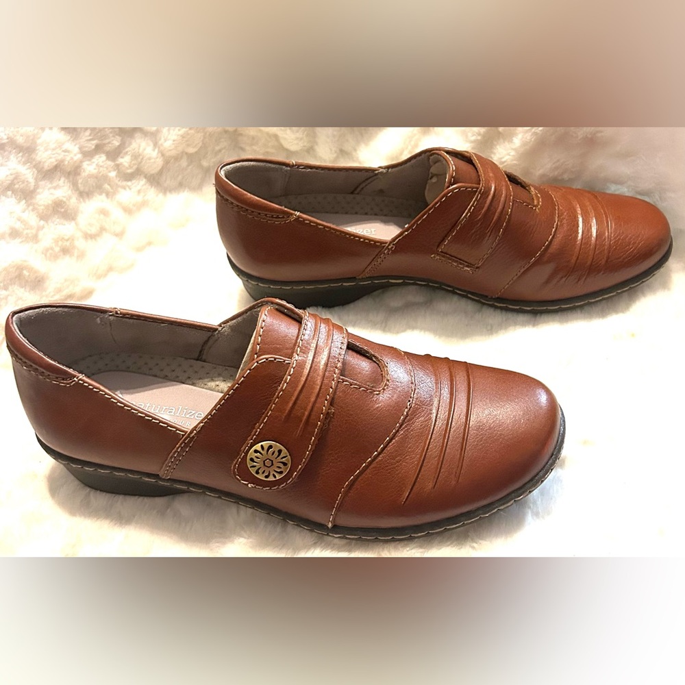 Brand NEW Naturalizer N5 Contour Tan leather slip on Loafers women’s size 9M